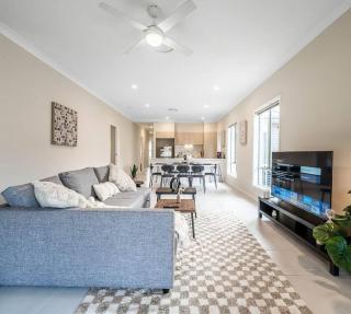 Easy Days & Soft Mornings between BNE City & GC - Holiday Home - 0
