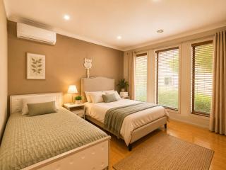Spacious ex-display 5 BDR house,up to 15 guests, Fully AC- Williams Landing - 6