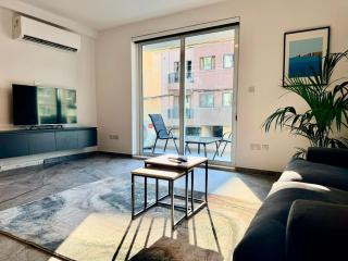 HTR Duplex Penthouse Suite - Private Roof Top Jacuzzi - City Views - 8