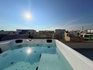 HTR Duplex Penthouse Suite - Private Roof Top Jacuzzi - City Views - 7
