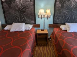 Super 8 by Wyndham Plano/Dallas Area - Plano - 2