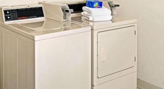 Super 8 By Wyndham Omaha Eppley Airport/Carter Lake - 2