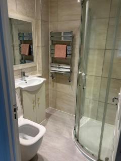 Elegant marble residence in the heart of Berkshire - 2