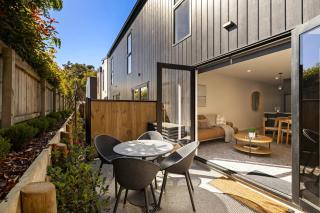 Warm & Stylish Dart Retreat with Parking - 8