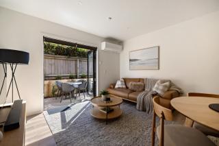 Warm & Stylish Dart Retreat with Parking - 5