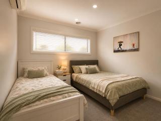 Spacious and stylish house, close to Metro, fully AC - 3