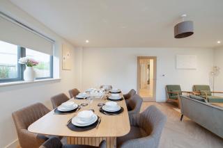 Spacious 5BR Home Near New Forest & Coast - Parking - Sleeps 10 - 8