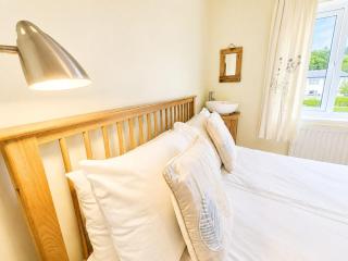 Oak House in Mid Wales with Log Burner By Seren Short Stays - 1