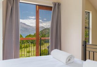 Arc House - 5 min to Town - Hot Tub - Loft - 3