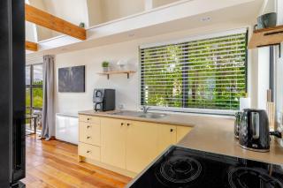 Arc House - 5 min to Town - Hot Tub - Loft - 1