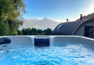 Arc House - 5 min to Town - Hot Tub - Loft - 6