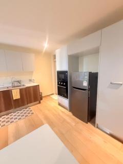 Modern 2BR Suite in Parklands - 4