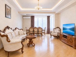 Grand 205 SQM 3BR Residence With 3 Bathrooms Republic Square - 9
