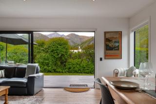 Sun-Filled 2BR Home In The Heart Of Arrowtown - 4
