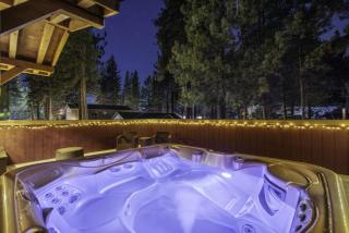 Tahoe Cabin - Hot Tub, Fire Pit, Pool Table, 12Min to Heavenly - perfect for friends, families, pets - 9