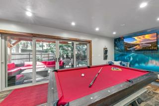 Tahoe Cabin - Hot Tub, Fire Pit, Pool Table, 12Min to Heavenly - perfect for friends, families, pets - 7