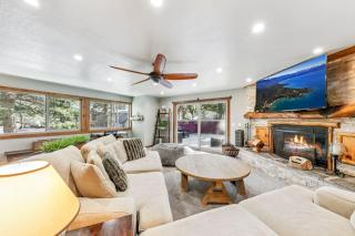 Tahoe Cabin - Hot Tub, Fire Pit, Pool Table, 12Min to Heavenly - perfect for friends, families, pets - 6