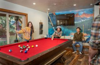 Tahoe Cabin - Hot Tub, Fire Pit, Pool Table, 12Min to Heavenly - perfect for friends, families, pets - 3