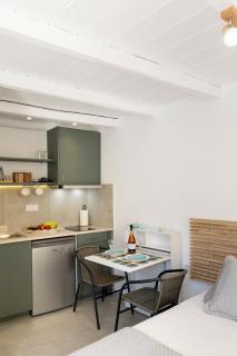 Alpha Central Rooftop, Cozy Studio with Town View - 3