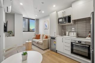 Ski Base Apartment with Full Kitchen and Carpark - 9