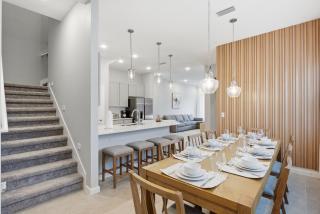 Luxury 5BR Villa w 4 -En Suites Heart of Orland - 3