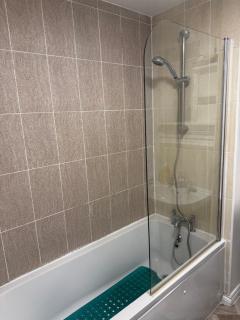 One bedroom with private bathroom - 6