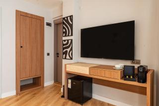 Looks Prive Suites - 1