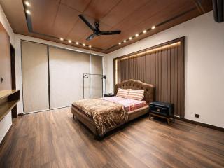 Modern Luxury, Entire House 4-Bedrooms in DHA - 5