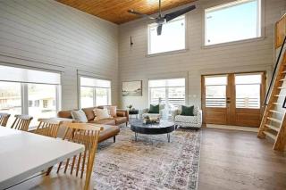 Modern Cabin Escape - Hot Tub - Game Room - Pets - 4