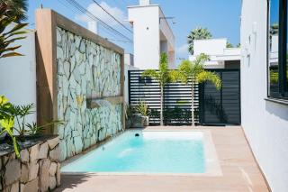 Casa com Piscina Churrasqueira Quadra e Lagoa - 0