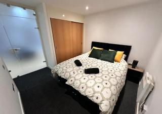 Bee Accommodations - NG1 Apartment - 6
