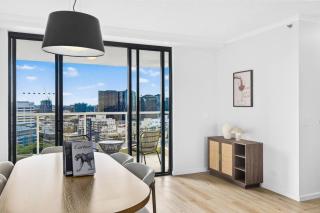Wake to the River 3 Bedroom Riverside Apartment with Pool Gym and Parking - 8