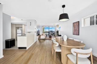 Wake to the River 3 Bedroom Riverside Apartment with Pool Gym and Parking - 5