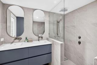 Wake to the River 3 Bedroom Riverside Apartment with Pool Gym and Parking - 2