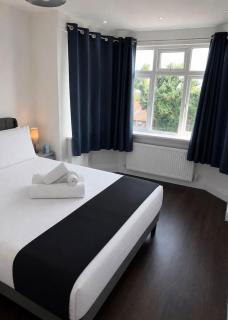 New 6 Bed- 4 Bath Home Near Luton Airport - 9