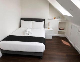 New 6 Bed- 4 Bath Home Near Luton Airport - 5