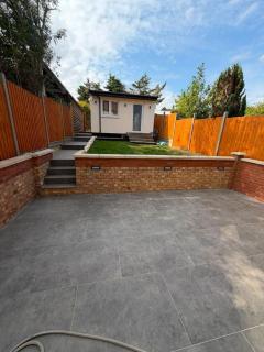 New 6 Bed- 4 Bath Home Near Luton Airport - 7