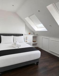 New 6 Bed- 4 Bath Home Near Luton Airport - 9