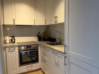 Modern 2-Bedroom Apartment In Ideal Location - 5
