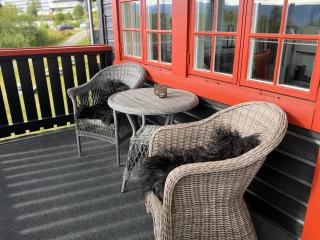 Modern 2-Bedroom Apartment In Ideal Location - 1