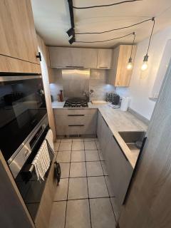 Cosy one bed flat, walking distance to city centre - 6