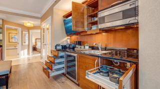 No Resort Fee MGM Signature Studio - 7703 Sleeps 4 Strip View LuxStayUSA - 8