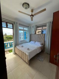 Spacious 1 bed apt with view in Bombolulu Mombasa - 2