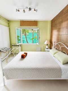 Spacious 2BR Boho Zen House with Private Garden - 9