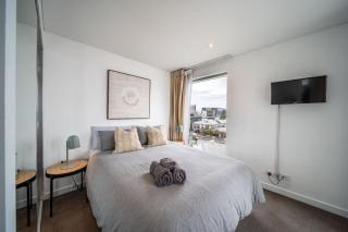 The North Star - Modern CBD Escape with Pool & Sauna - 9