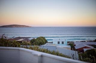 West Beach Holiday Home - 8