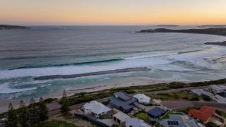 West Beach Holiday Home - 9