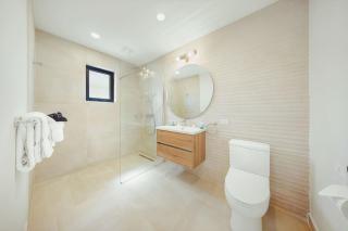 Rock House NEW 6-Bed 6 Bath Pool 5-min to Beach by Bocobay - 8