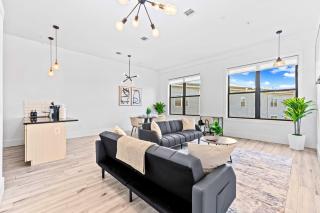 Suburban Haven Stylish Loft - 7