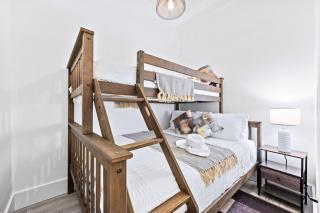 Suburban Haven Stylish Loft - 6